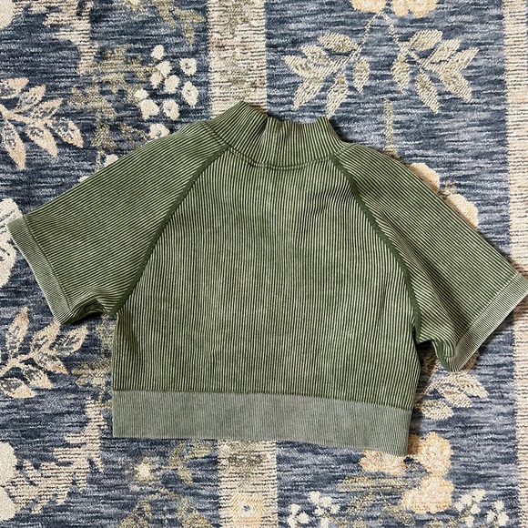 Bo+Tee Ribbed Crop Top - Picture 2 of 3